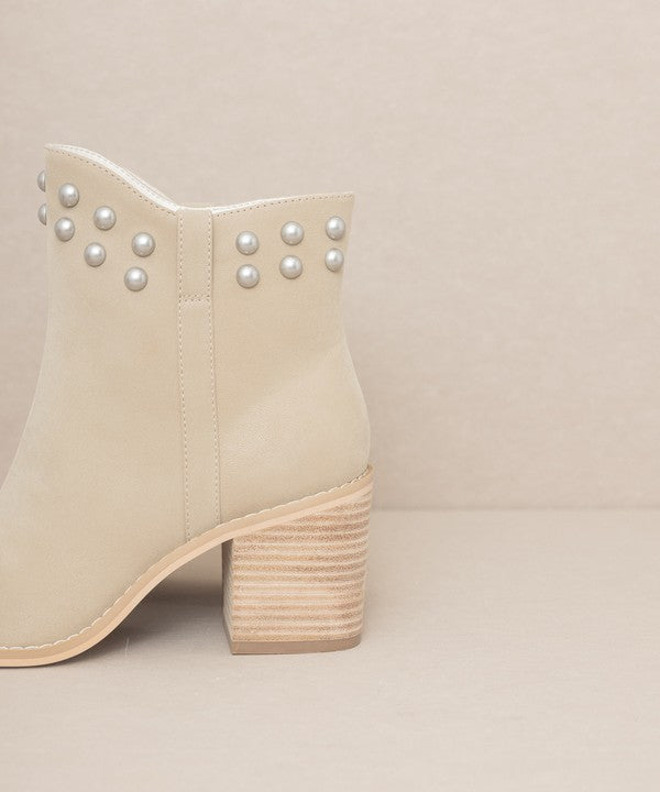 Alofi - Studded Collar Booties