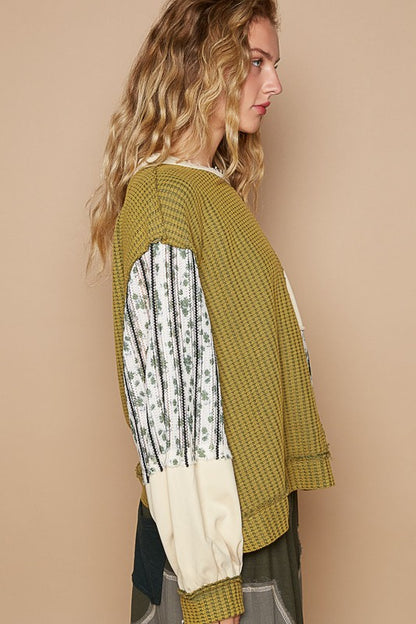 Exposed Seam Floral Patch Color Block Round Neck Sweatshirt