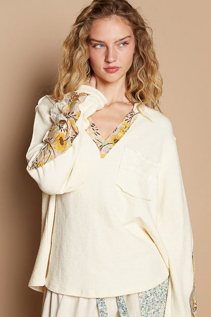 Lace Detail Flower Printed V-Neck Knit Top